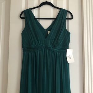Gorgeous teal floor length dress
